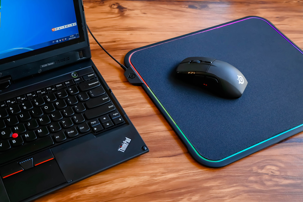 不止是炫酷光污染，赛睿QcKPrism鼠标垫个性尝鲜