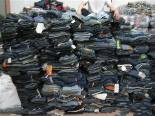 牛仔裤怎么分辨是不是垃圾货,牛仔裤的购买陷阱