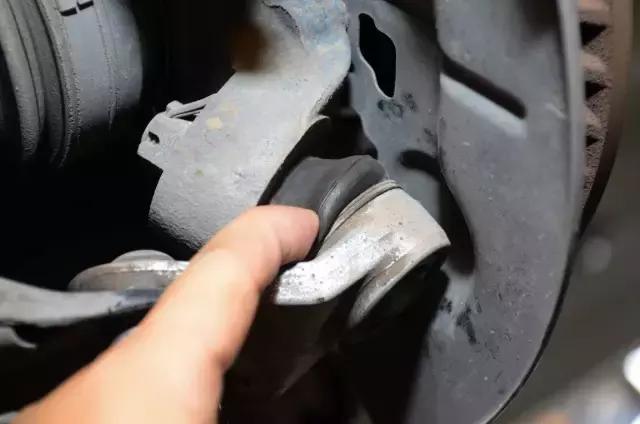 12.6万公里的凯美瑞，底盘还能如此干爽，怪不得保值率那么高