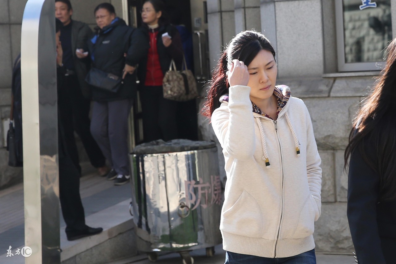 年轻女人有这4种异常表现,女人把身体状况告诉你说明什么