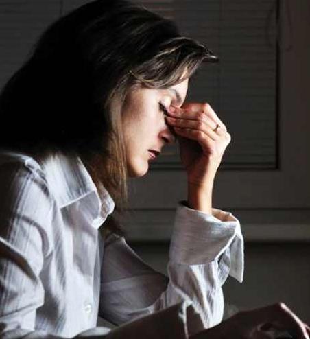 眼窝凹陷眼睛不舒服怎么办,眼窝凹陷要怎么才能好看