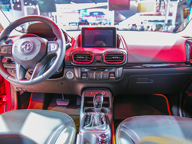 海淘｜这才是你关心的三宝哥带你逛成都车展