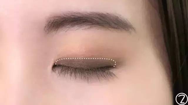 一个内双一个多眼皮眼妆教程,适合单眼皮内双眼妆正确画法