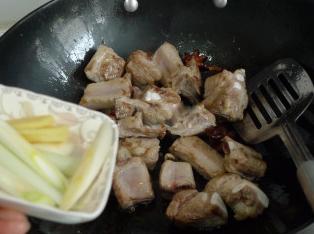 无锡特产美食酱排骨,无锡名菜排骨