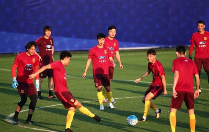 疯狂!国足五万球票售罄观赛热度高涨