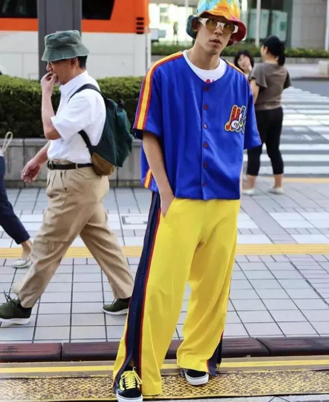 女生最不喜欢男生穿的裤子,女生更喜欢男生怎么穿