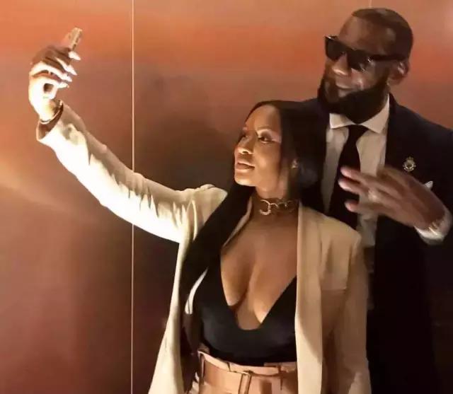 从高中到现在,詹姆斯遇到这么多女人,最后还是和初恋在一起