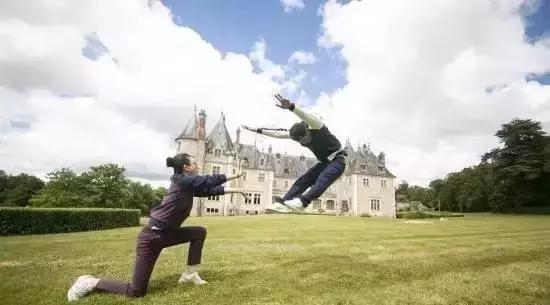 终于知道娱乐圈哪对CP爱撒狗粮了，隔着屏幕都闻到恋爱的酸臭味