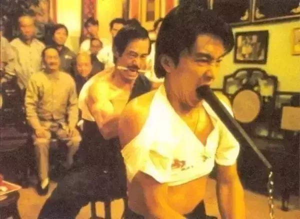 他们曾经是周星驰老爸，各个都是影坛大咖，现已去世大半