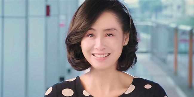 46岁朱茵重返大荧幕，化身舞蹈老师，却被24岁鲜肉“亲吻”