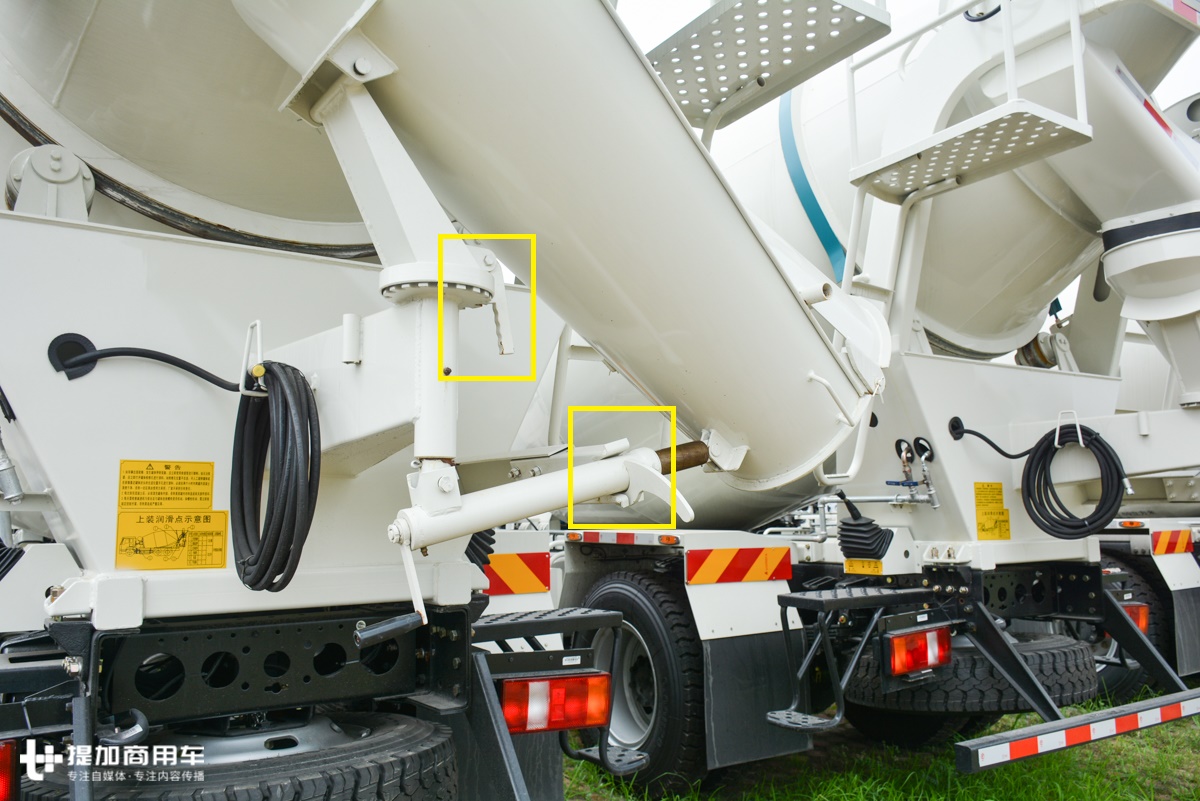 轻卡蓝牌搅拌车,商用混凝土搅拌车多少钱一台