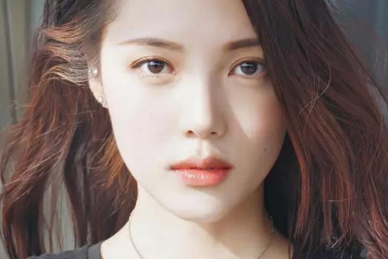 别人涂口红好看自己涂不好看,别人涂口红随便都好看