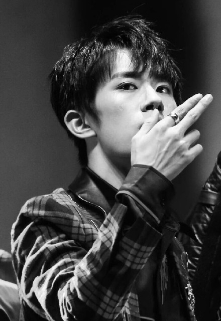 易烊千玺代言的单品,杨幂易烊千玺时尚单品