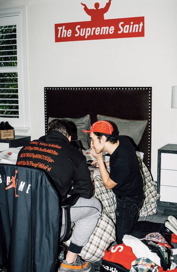 够拽丨Supreme抢货机器人，让这些哥们赚了一个亿