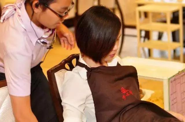 餐饮业赚钱八大绝招,餐饮吸金方法视频教程下载