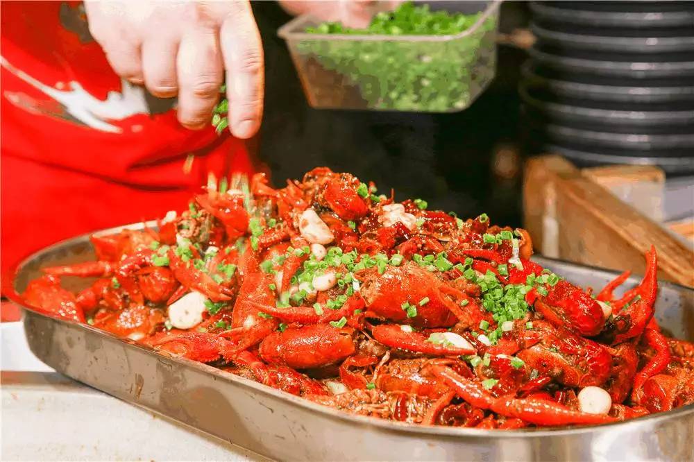 小龙虾的各种口味的做法,广东小龙虾的正确吃法