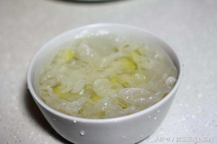 女人最适宜喝的7款养颜美容汤,女人要想皮肤好应喝什么茶