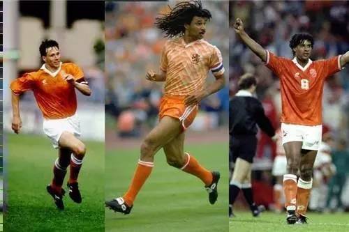 张玉宁荷甲高光时刻梅开二度,张玉宁为什么不踢世预赛