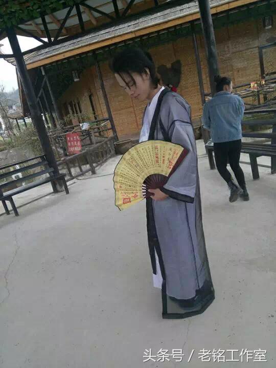 汉族传统服饰和汉服是不是一样的,民族服装汉服