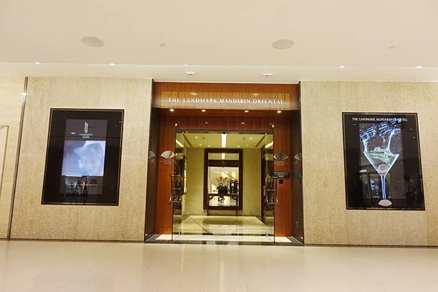 白天去逛迪斯尼,晚上香槟泡泡浴,女孩子去香港应该这么玩