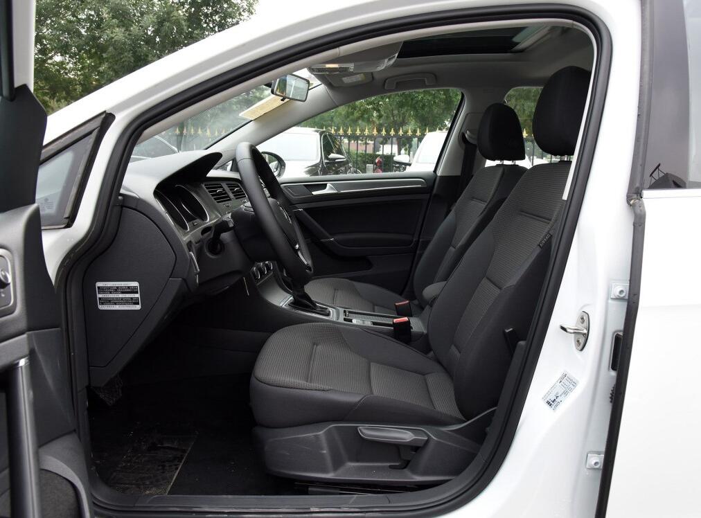 2016款高尔夫自动舒适型用车感受，双离合变速顿挫感是硬伤