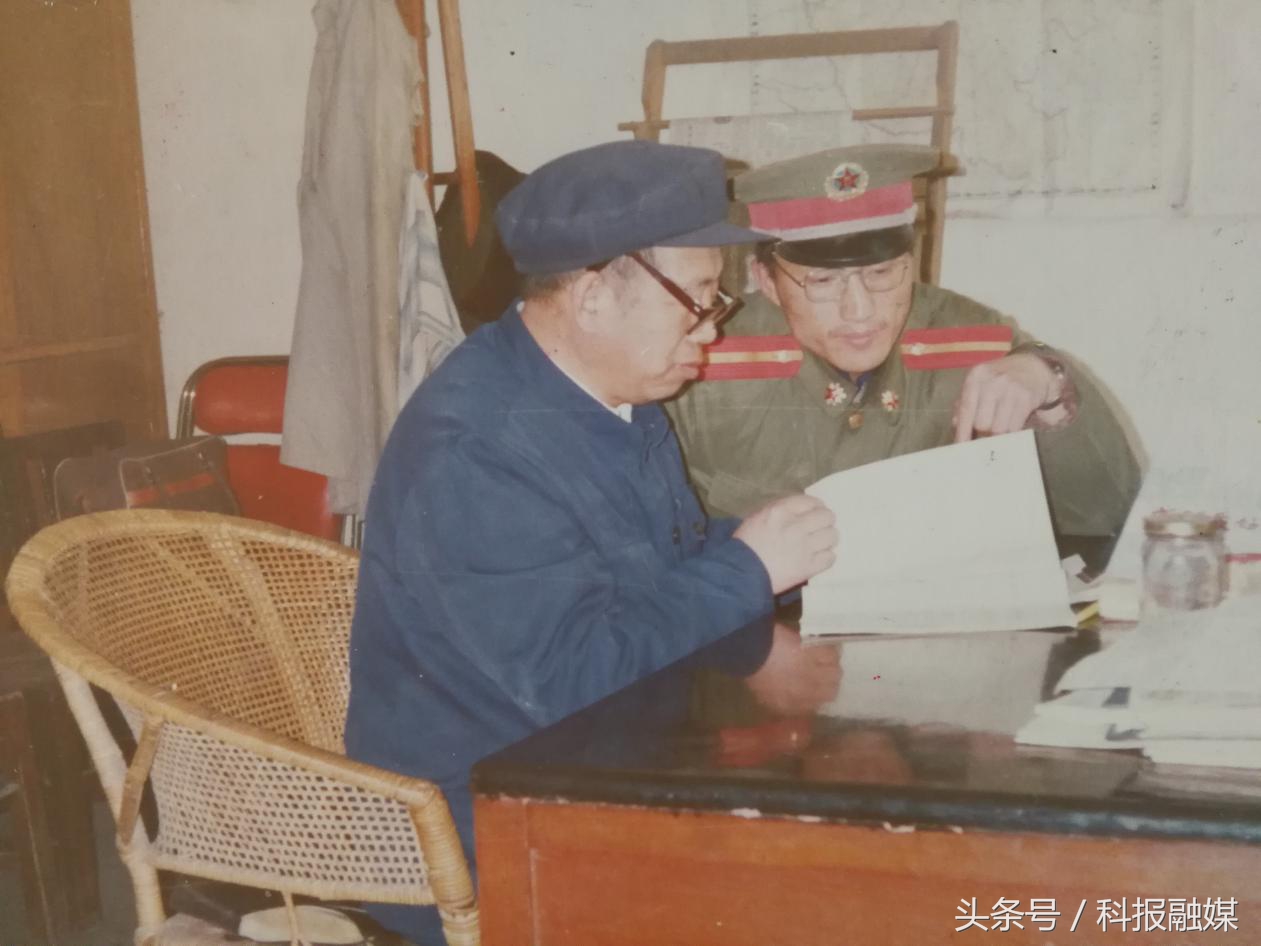 满腔热情地做好*党**报的群众工作缅怀恩师王秉亭