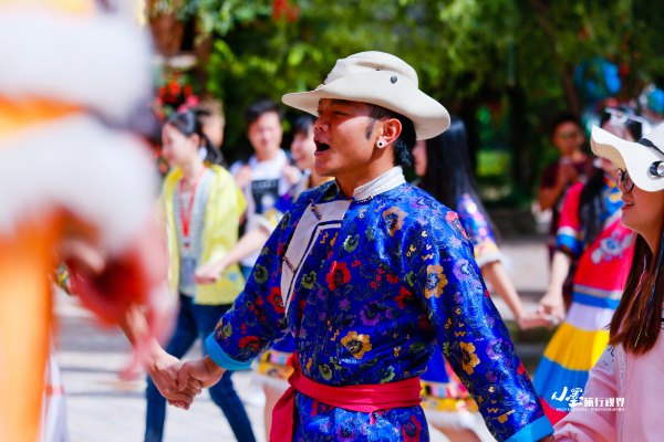 历史底蕴与现代繁华在此交融,历史与现代并存的城市