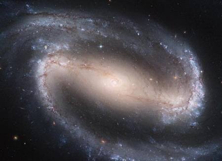 银河系的黑洞会吞噬整个星系吗,银河系旁边的星系有黑洞