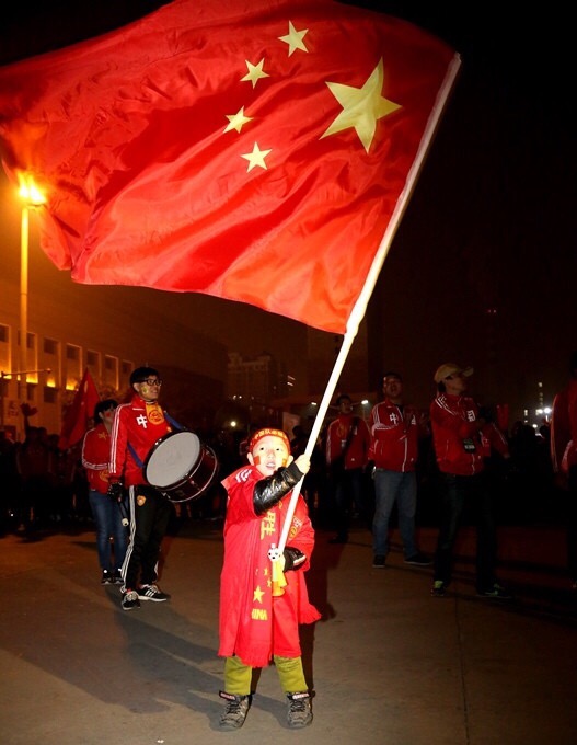 12强赛国足绝杀越南取首胜韦世豪,12强赛郜林进球图片