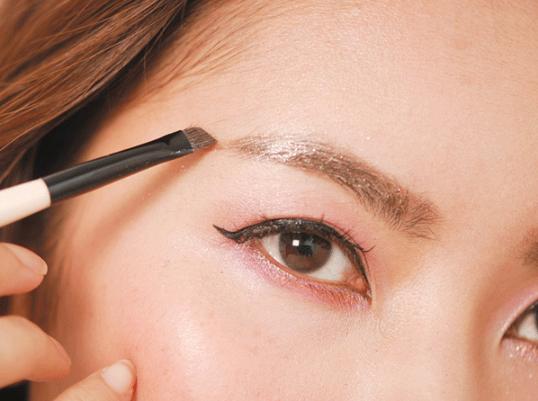 眉毛怎样可以变得更浓,眉毛真的可以改变运势