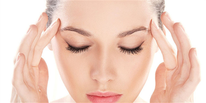 戴框架眼镜会让眼变小吗,长期戴框架眼镜脸部会变形吗