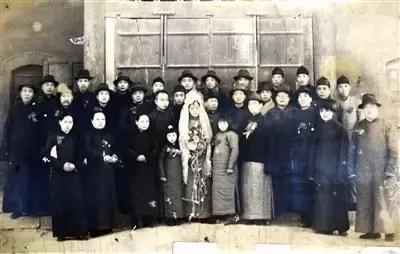 备辣椒、吹毒烟……许昌旧时这样闹洞房？现在又变成这样了！