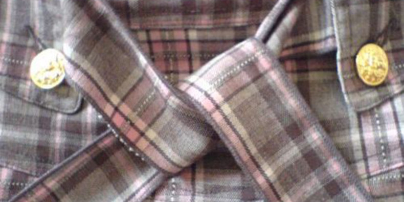 秋天气质修身风衣搭配,怎样系风衣后面蝴蝶结