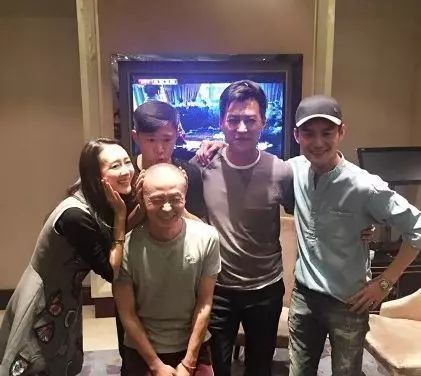 靳东再次发文疑回应争议,靳东微博怒怼争议