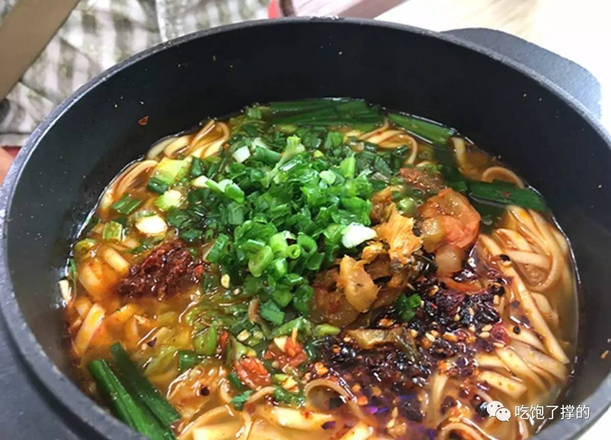 地球首家双立人铁锅米线,让人心安理得地荒废一个下午