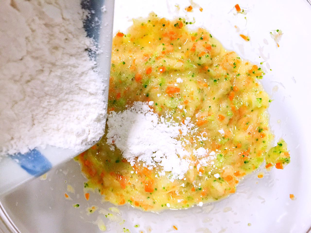 鳕鱼时蔬小嫩糕｜宝宝秋天易生病，补锌增强抵抗力食谱一定要收下