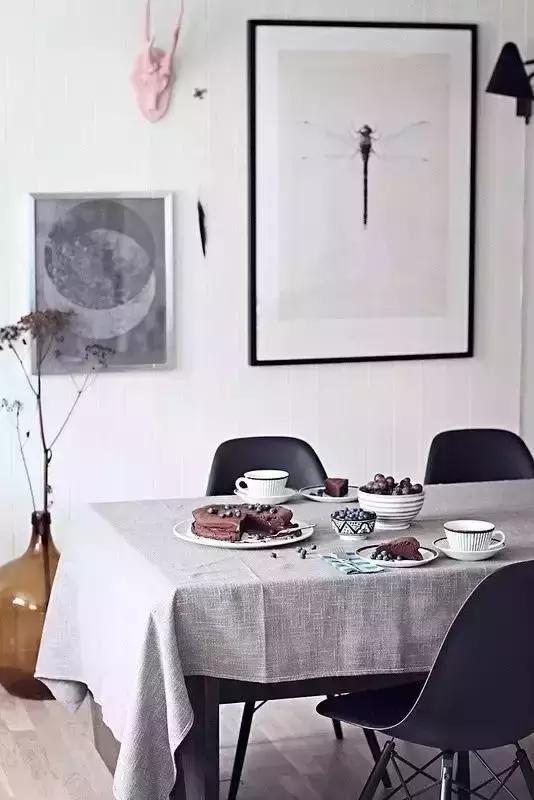 给餐桌铺上桌布,美颜瞬间完成