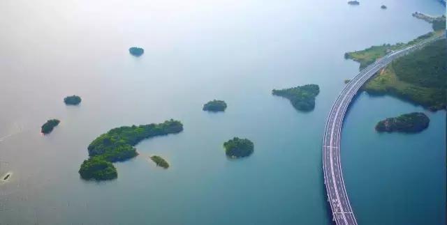 中国最新水上公路视频,中国首条水上公路视频