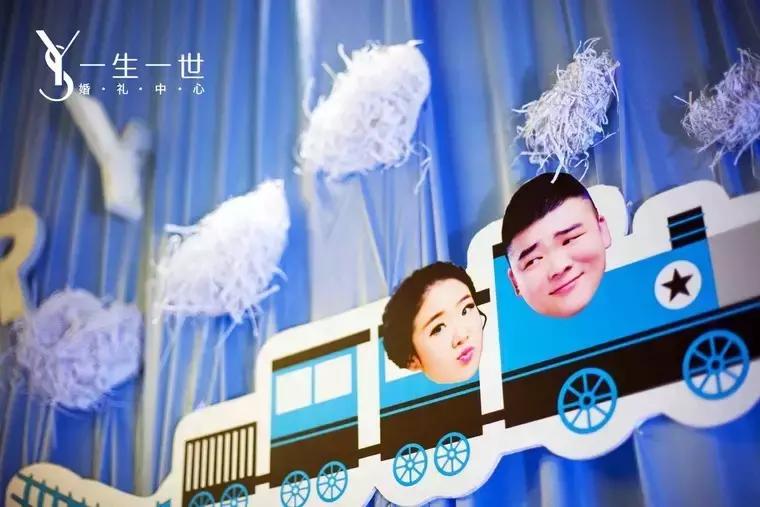 迎宾海报推荐什么风格,迎宾海报什么底色好看