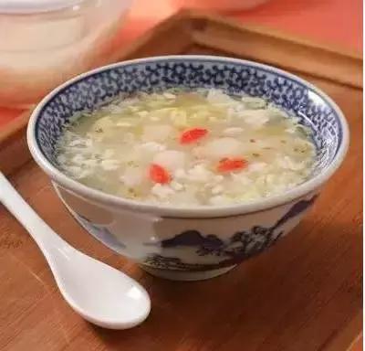 蒹葭苍苍白露为霜天冷莫忘添衣,蒹葭苍苍白露为霜何日归故乡