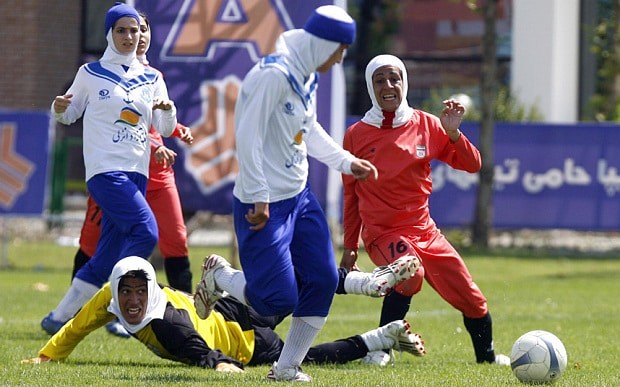 被拦在球场外的伊朗女性:参与体育运动竟这么难?