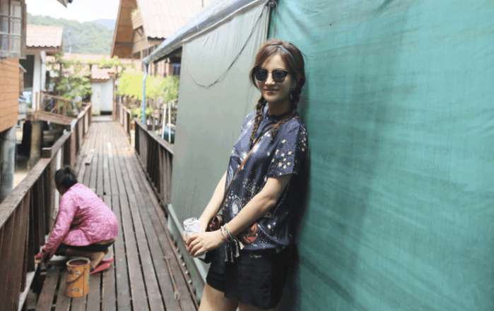 44岁赵薇近照穿搭,赵薇拨浪鼓麻花辫教程图解