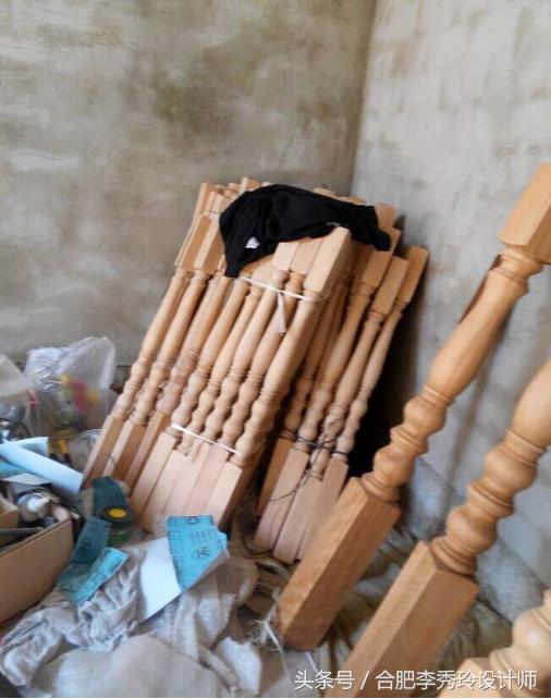 退休在家的工匠老爸帮我安装楼梯扶手,上完红漆我愣了!手艺逆天