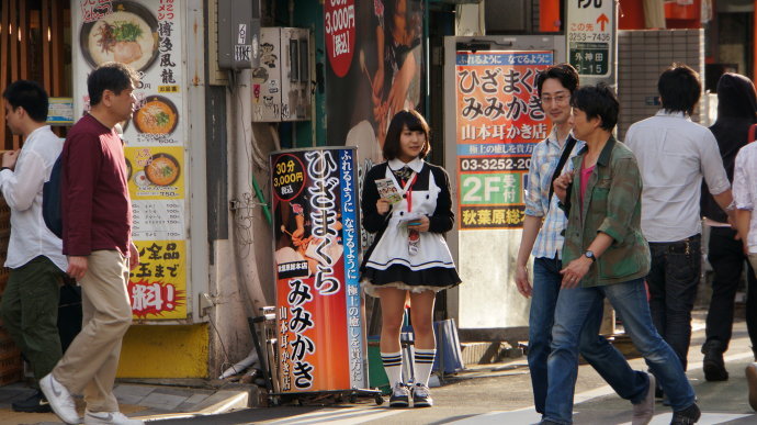 日本秋叶原女仆咖啡店 (秋叶原的女仆咖啡多少日元)