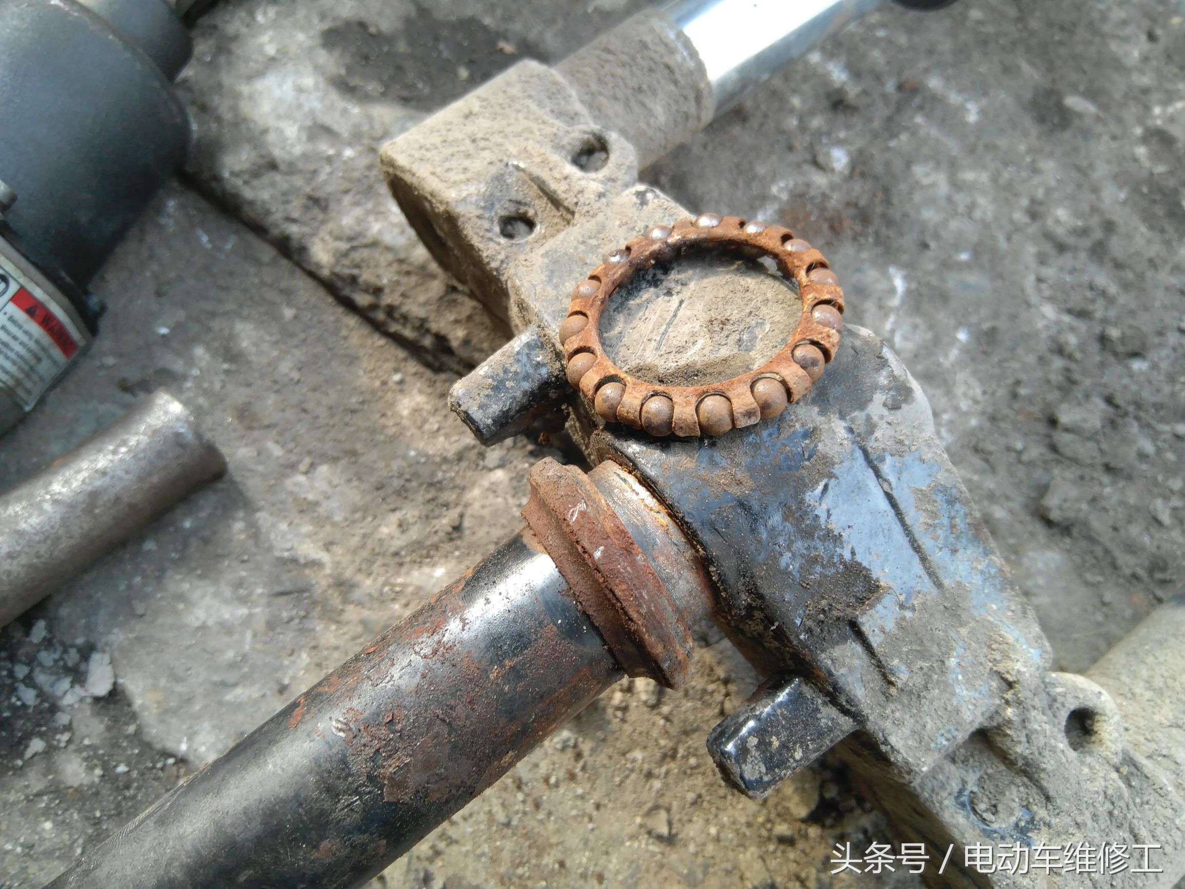 电动车车头反复晃动怎么解决,电动车车头晃动维修全教程