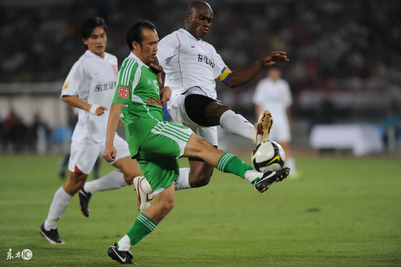 中国足球十佳任意球,中国最强十大足球球员是谁