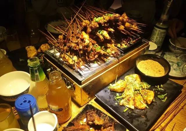 北京十大必吃连锁店,京城最火的12家撸串圣地