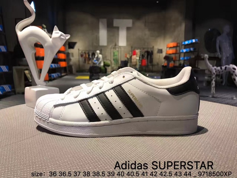 adidas贝壳头小麦,adidas三叶草贝壳头红蓝绿
