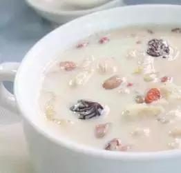 百分之80孕妇不知道吃什么,孕妇吃燕窝和银耳功效和作用对比