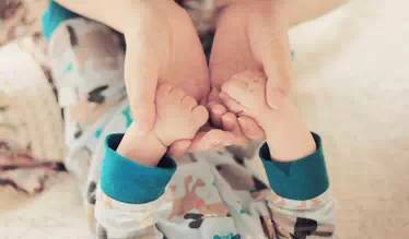 宝宝刚开始长牙影响睡眠怎么解决,婴儿长牙饮食